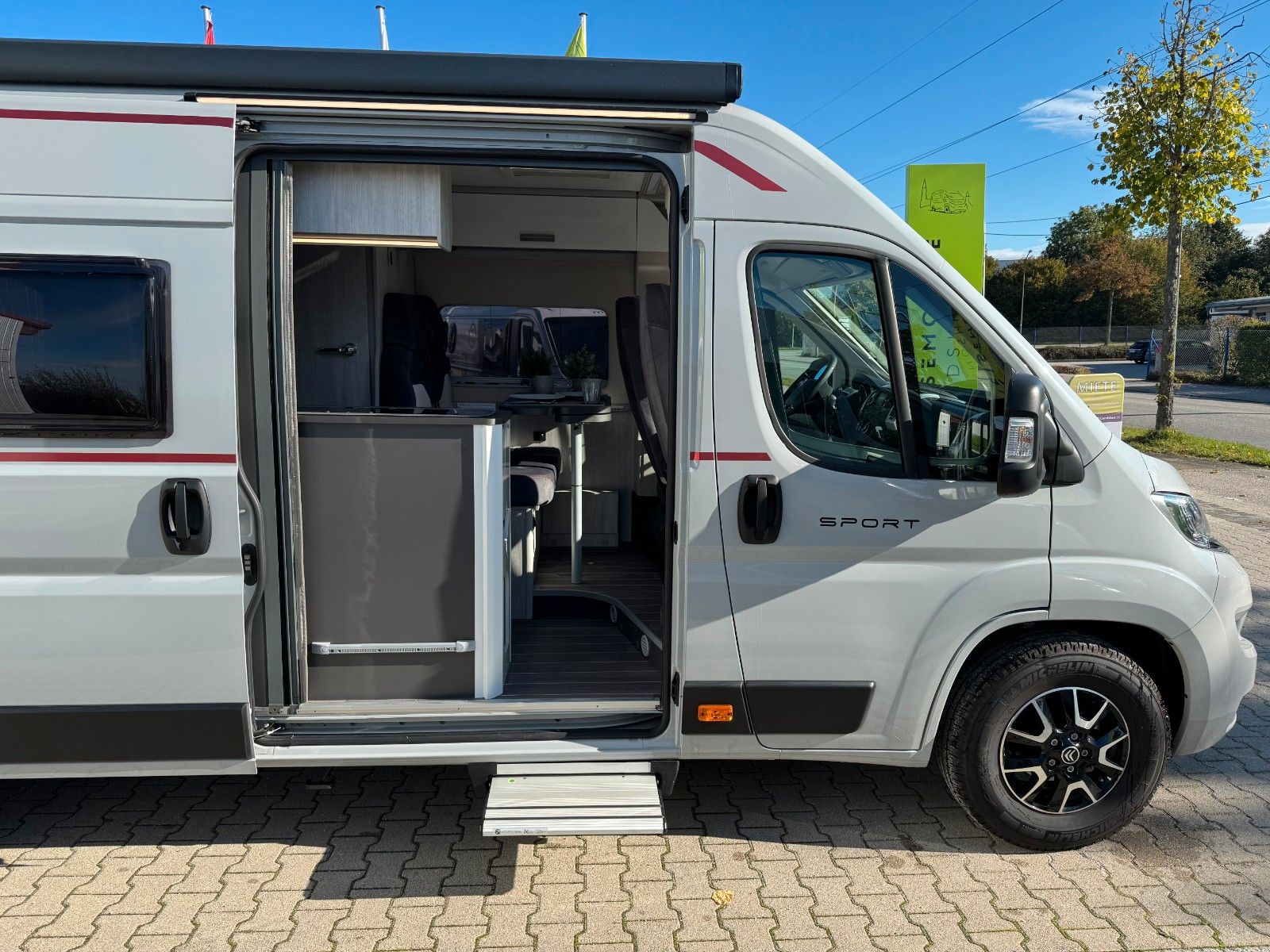 Fahrzeugabbildung Roller Team Livingstone Sport DUO (AHK, Navi, Solar, Markise