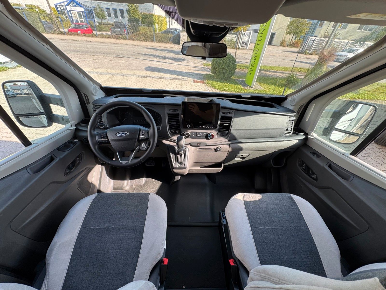 Fahrzeugabbildung Challenger 240 - Automatik - Graphit Edition