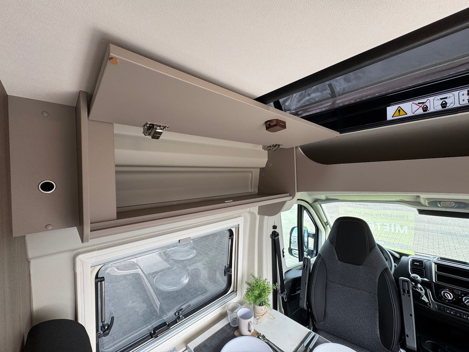 Fahrzeugabbildung Carado Van CV640 pro (Fiat) (AHK, Solar, Aufstelldach)