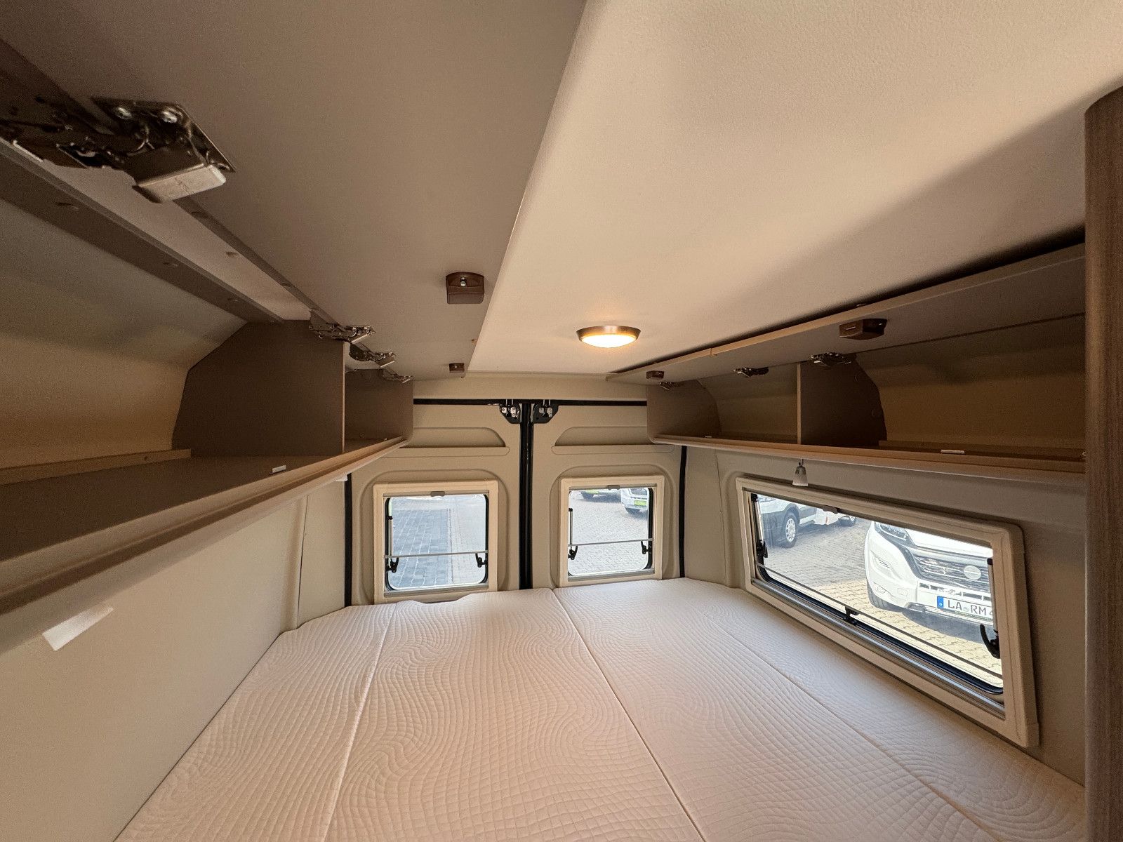 Fahrzeugabbildung Carado Van CV640 pro (Fiat) (AHK, Solar, Aufstelldach)