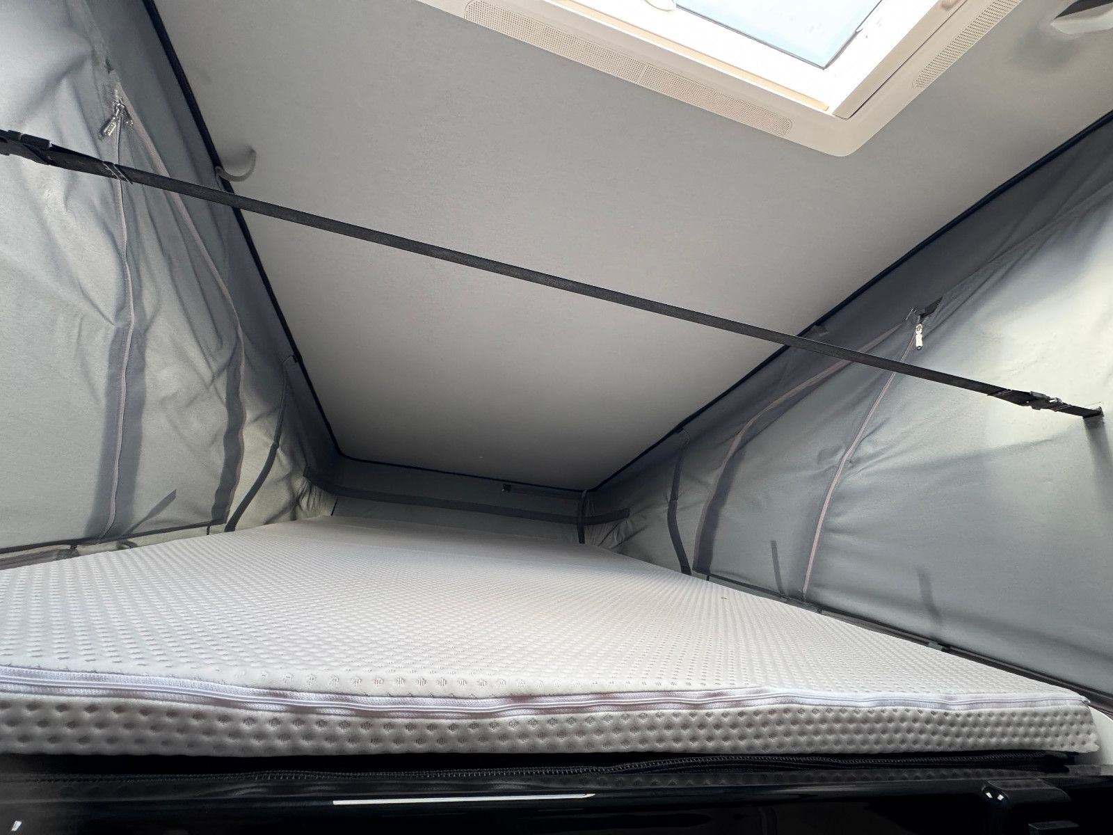 Fahrzeugabbildung Carado Van CV640 pro (Fiat) (AHK, Solar, Aufstelldach)