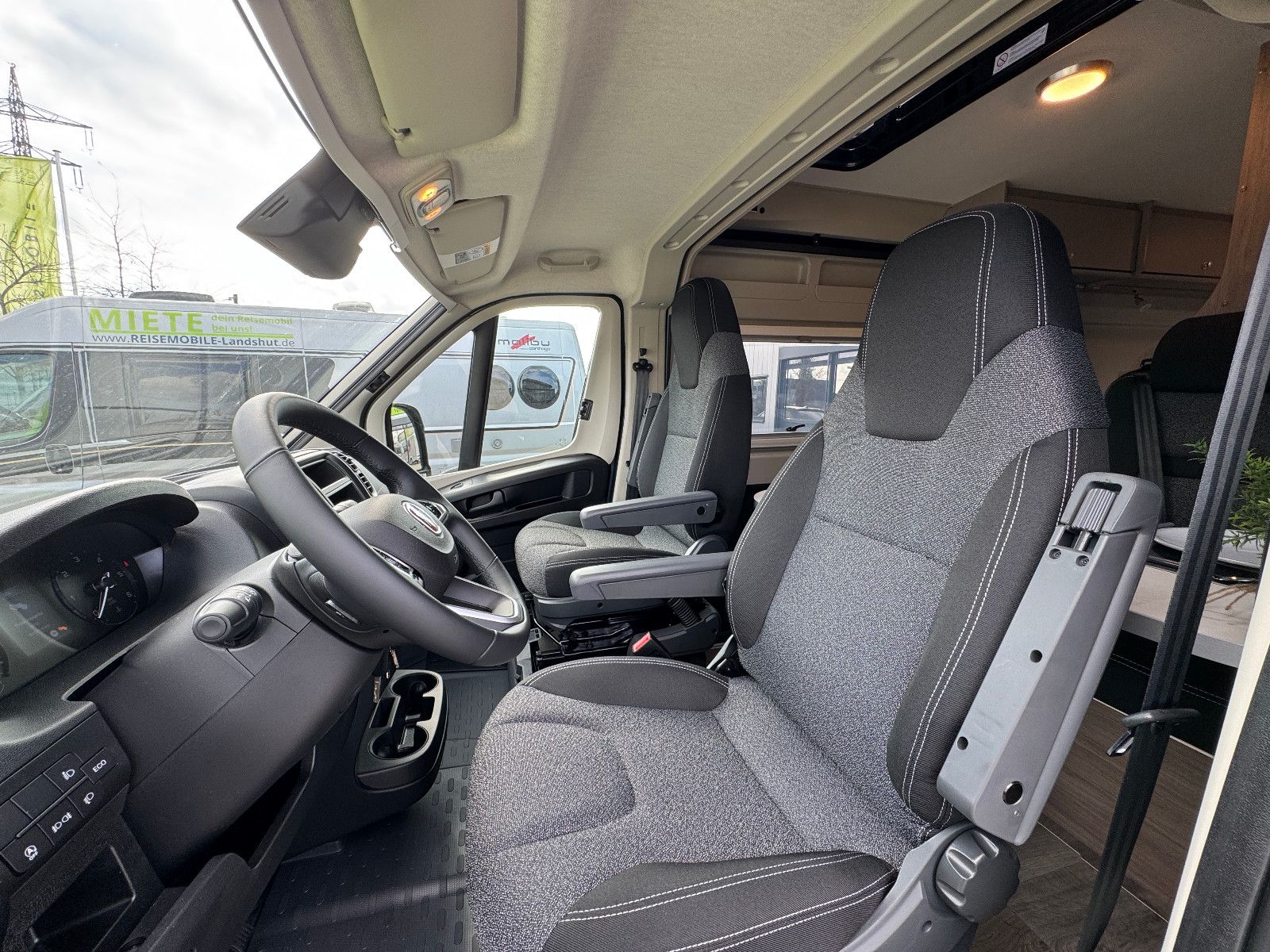 Fahrzeugabbildung Carado Van CV640 pro (Fiat) (AHK, Solar, Aufstelldach)