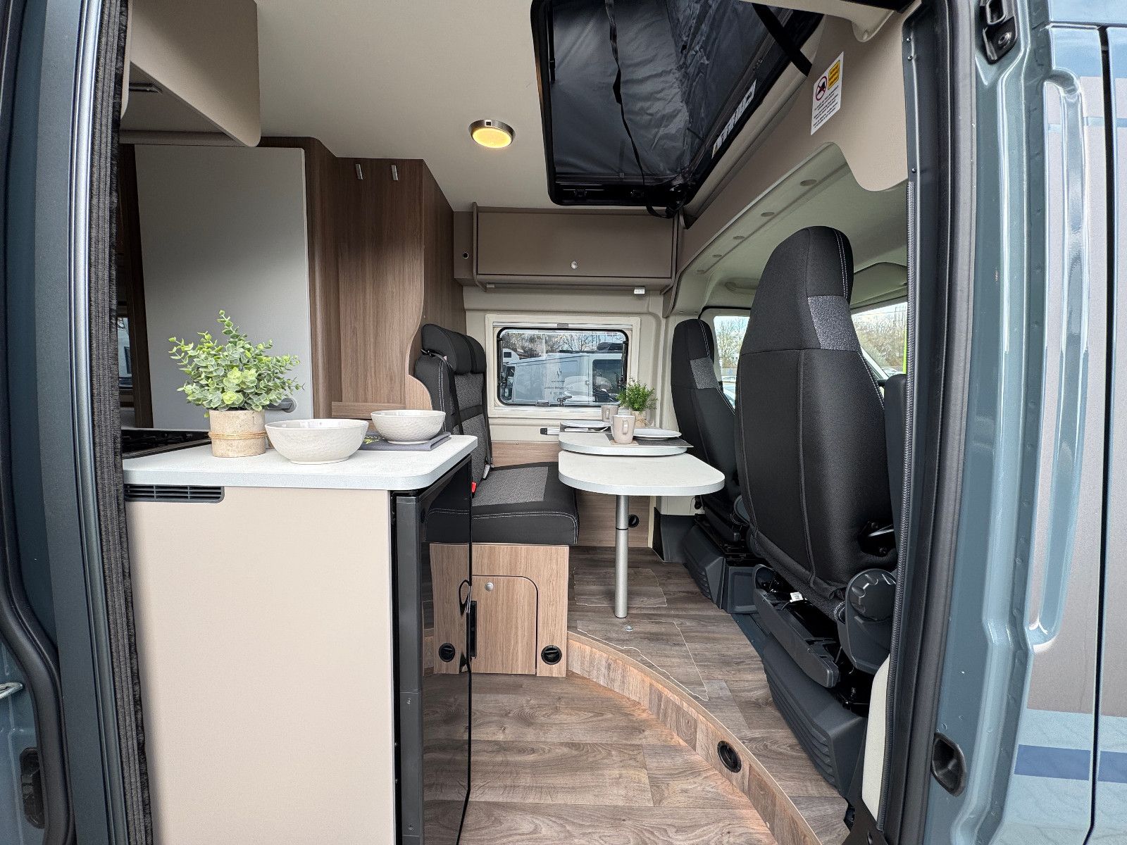 Fahrzeugabbildung Carado Van CV640 pro (Fiat) (AHK, Solar, Aufstelldach)