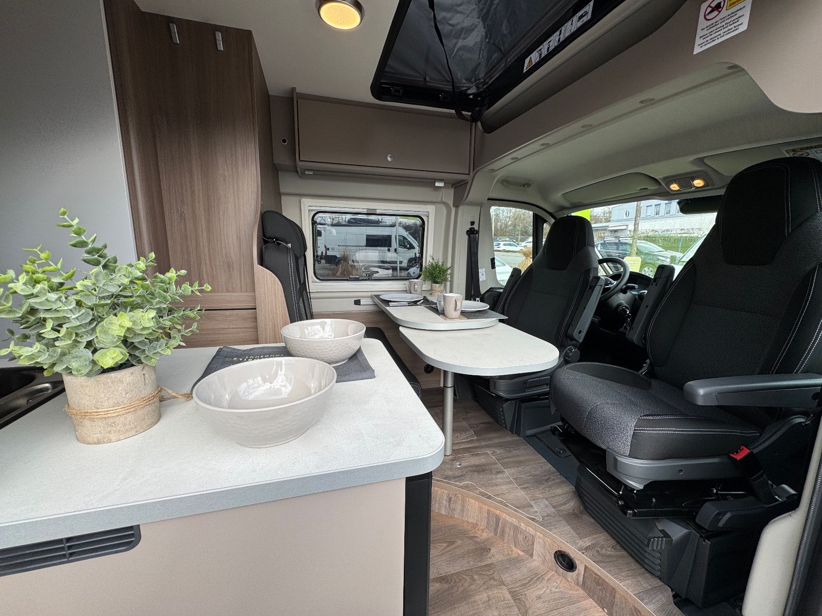 Fahrzeugabbildung Carado Van CV640 pro (Fiat) (AHK, Solar, Aufstelldach)