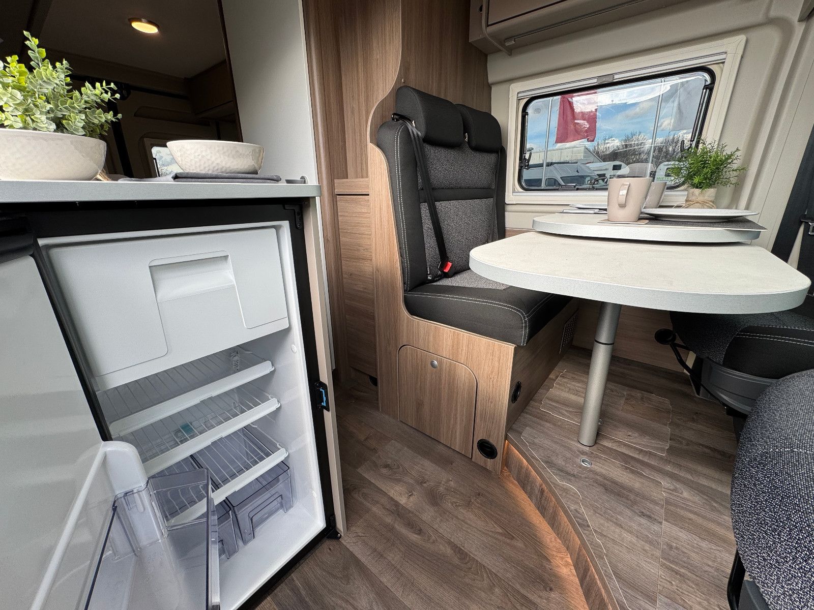 Fahrzeugabbildung Carado Van CV640 pro (Fiat) (AHK, Solar, Aufstelldach)