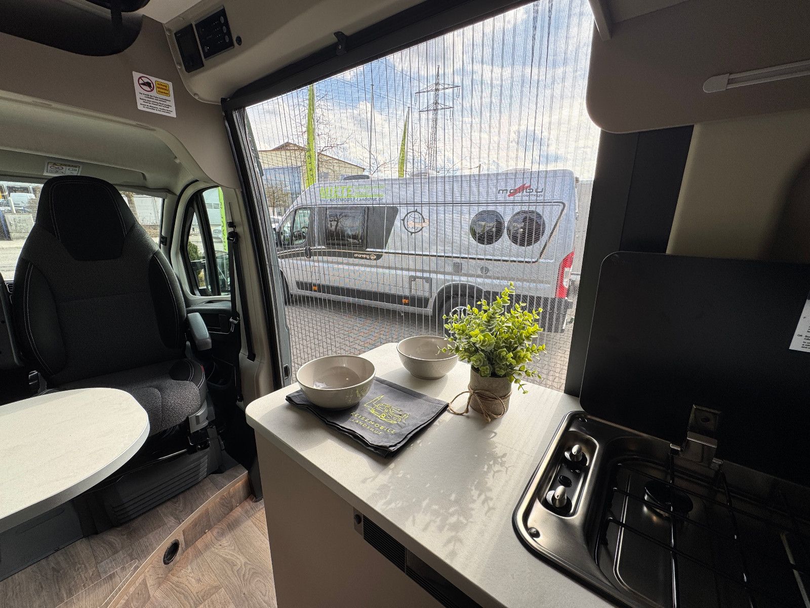 Fahrzeugabbildung Carado Van CV640 pro (Fiat) (AHK, Solar, Aufstelldach)