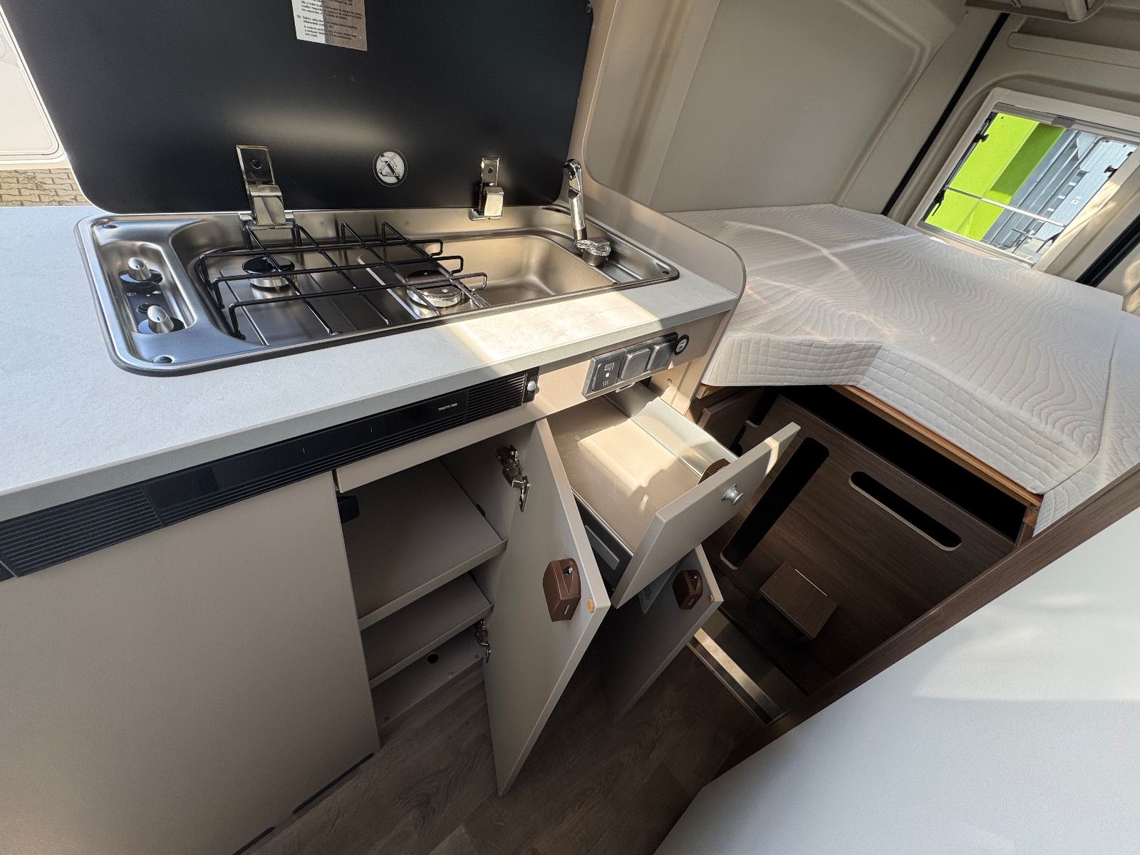 Fahrzeugabbildung Carado CV602 Pro [Navigation, Markise, uvm.]