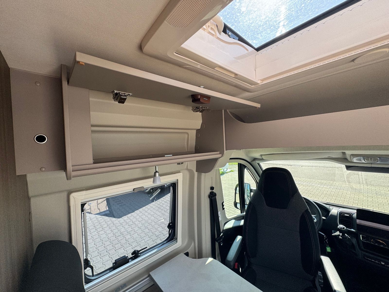 Fahrzeugabbildung Carado CV602 Pro [Navigation, Markise, uvm.]