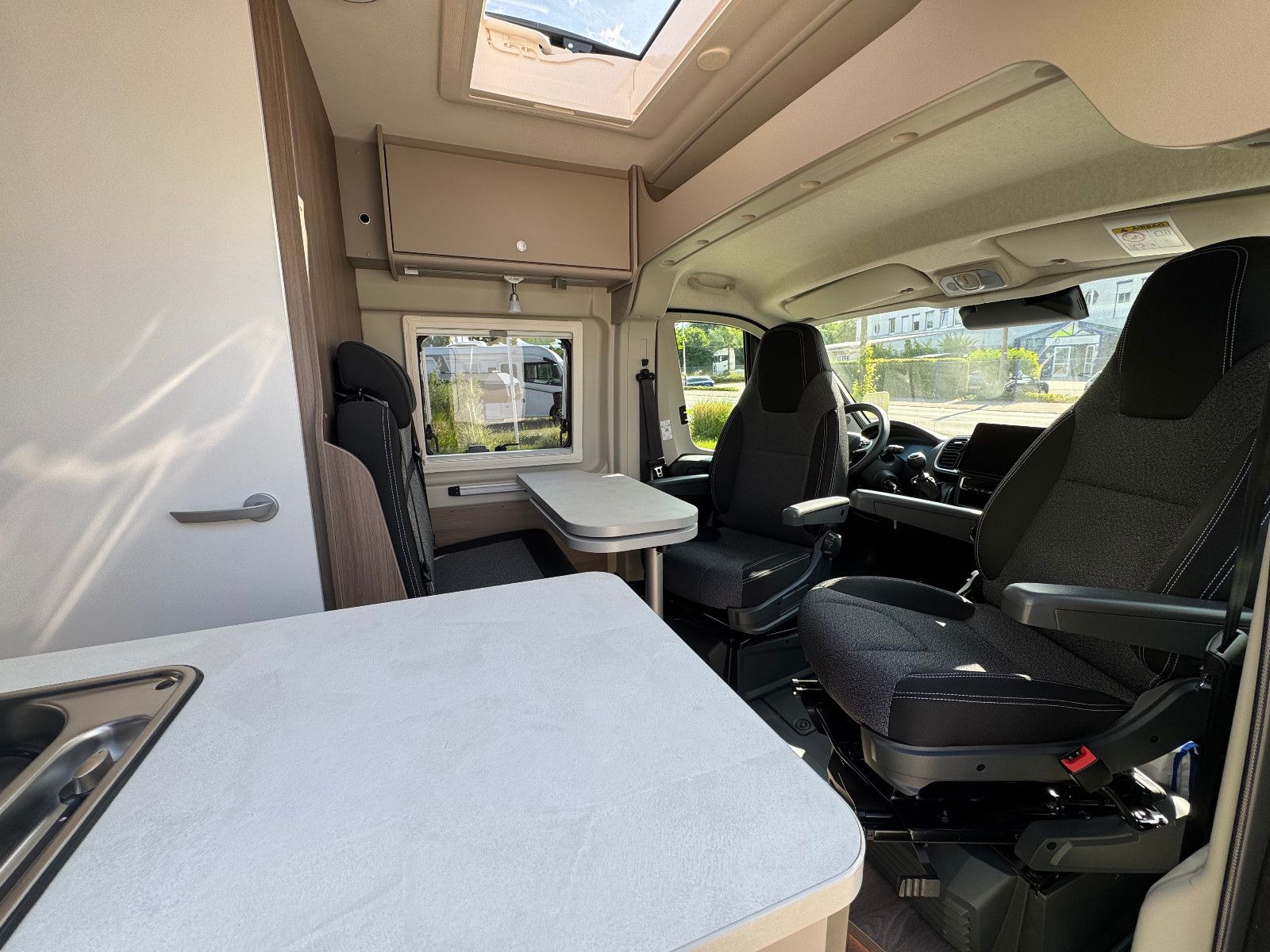 Fahrzeugabbildung Carado CV602 Pro [Navigation, Markise, uvm.]