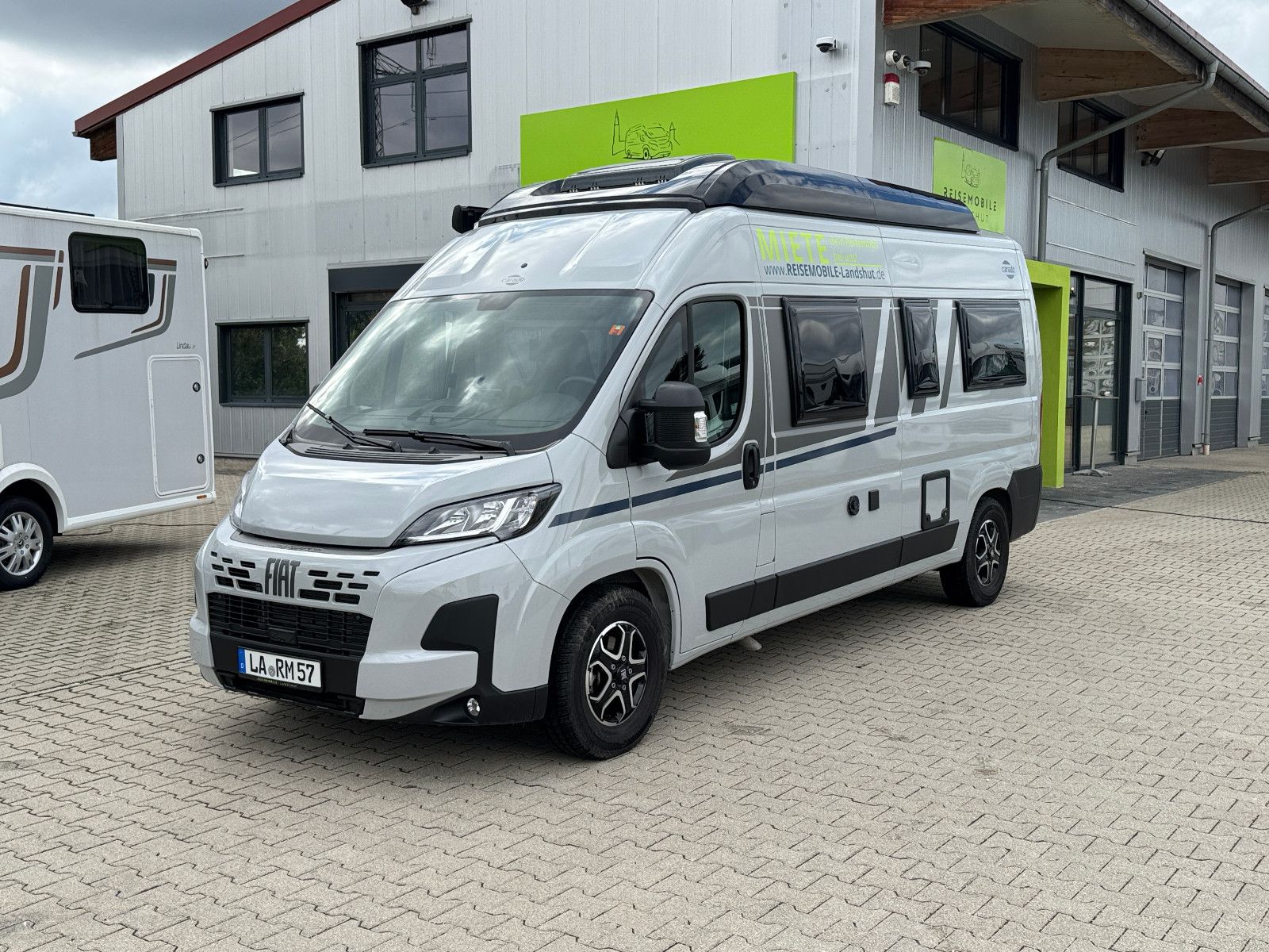 Fahrzeugabbildung Carado CV600 Pro (Aufstelldach, Navi, AHK, Kamera)