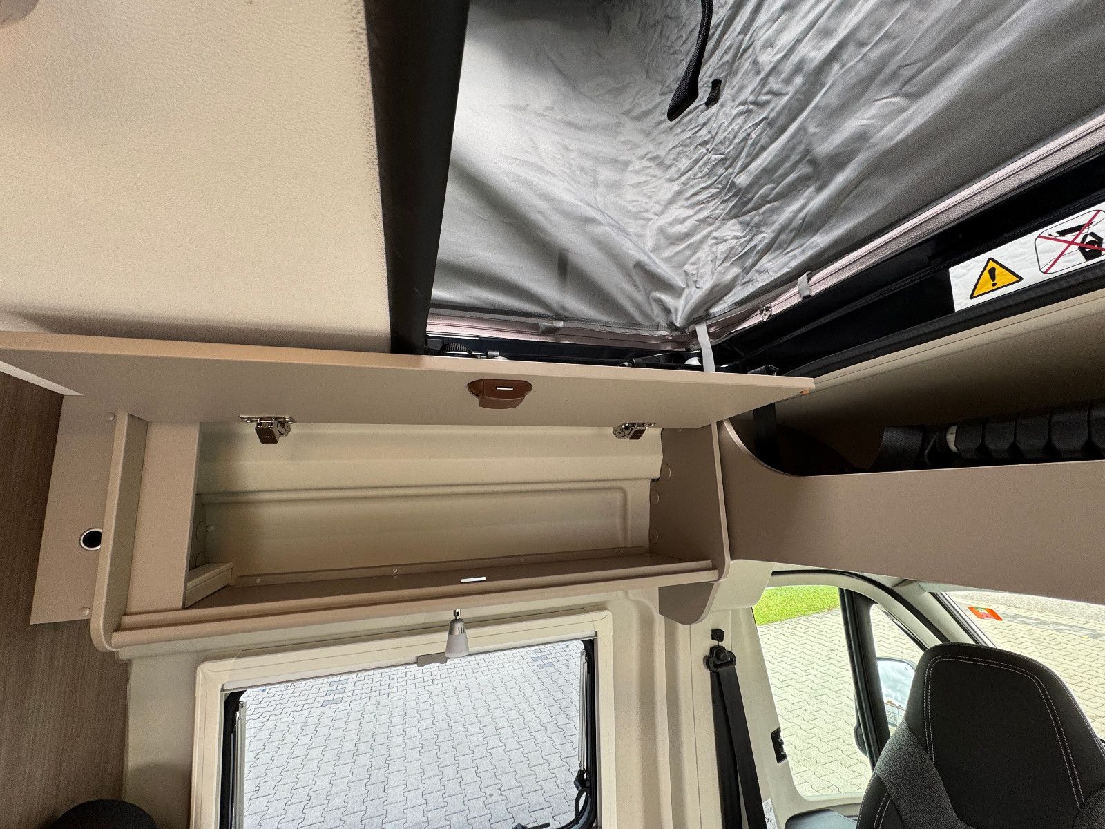 Fahrzeugabbildung Carado CV600 Pro (Aufstelldach, Navi, AHK, Kamera)