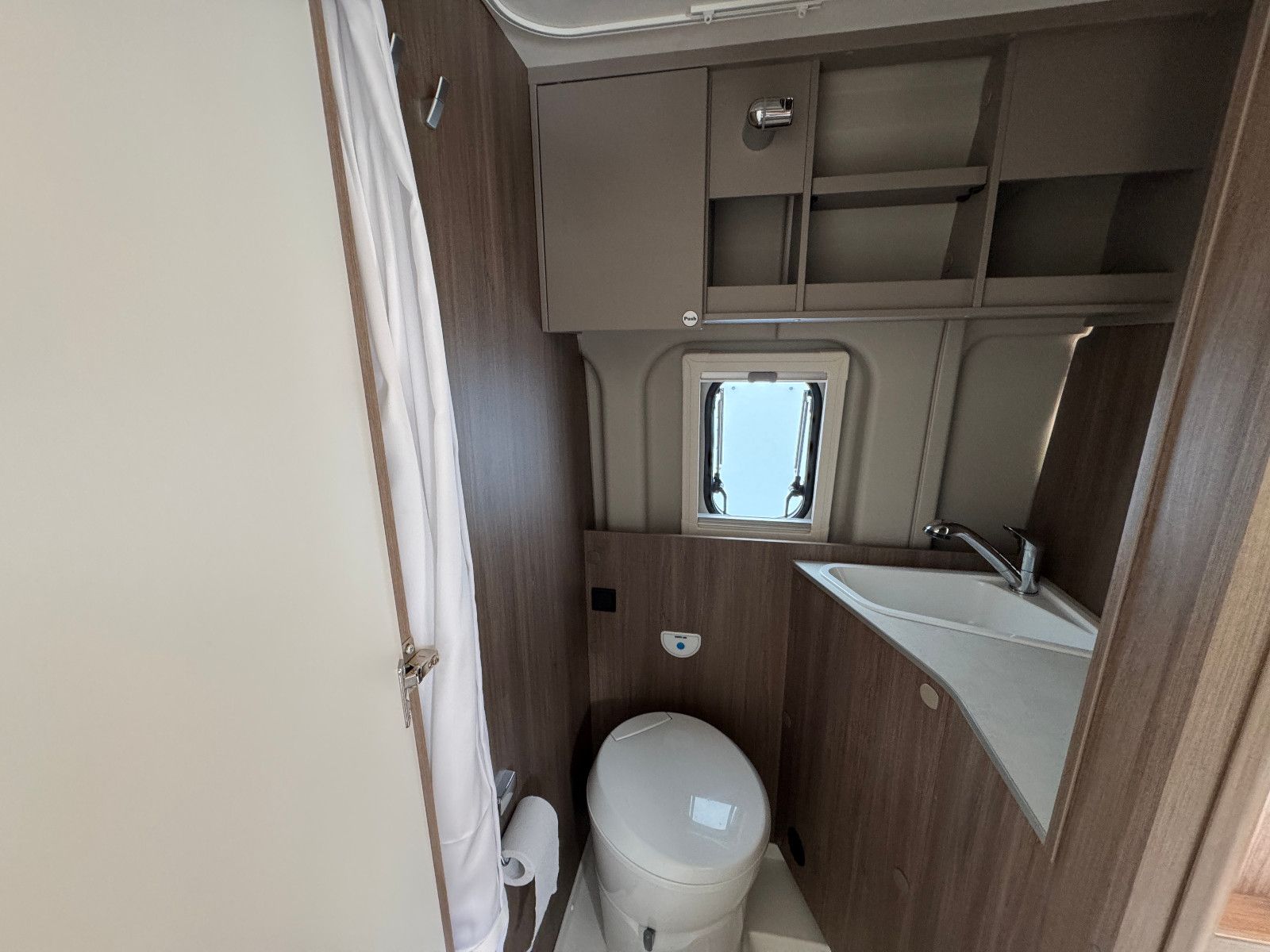 Fahrzeugabbildung Carado CV600 Pro (Aufstelldach, Navi, AHK, Kamera)