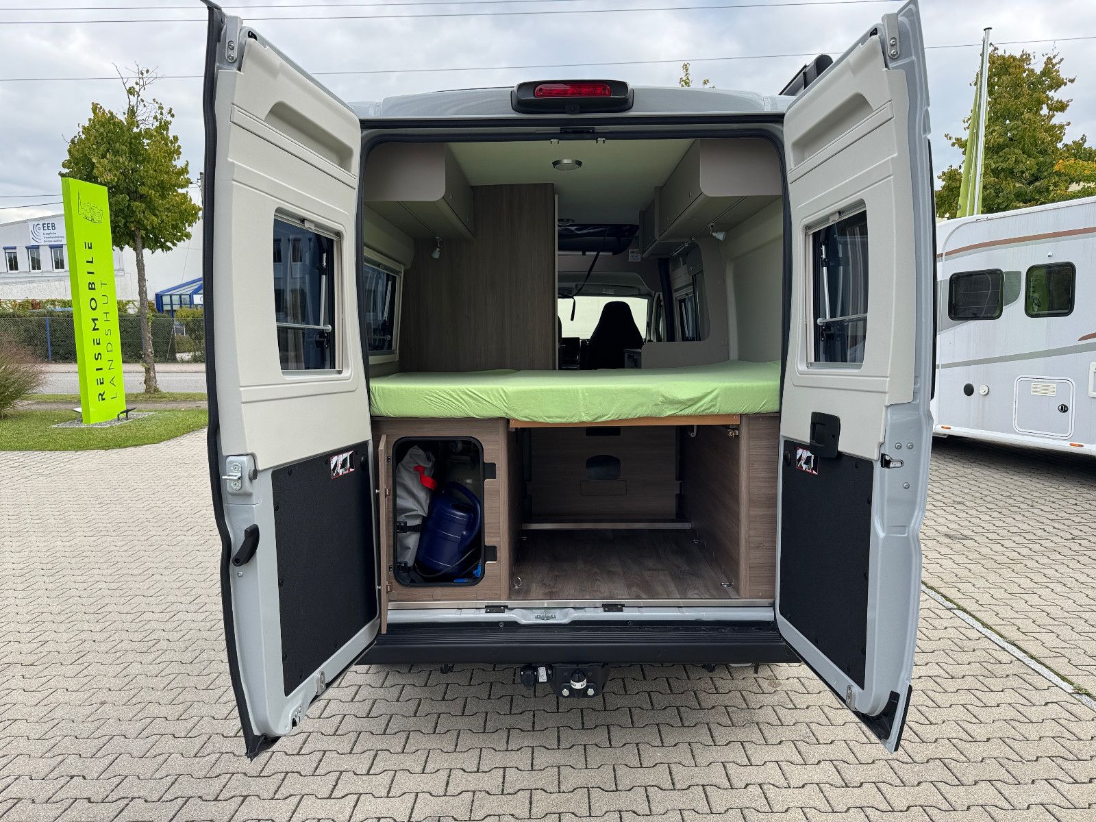 Fahrzeugabbildung Carado CV600 Pro (Aufstelldach, Navi, AHK, Kamera)