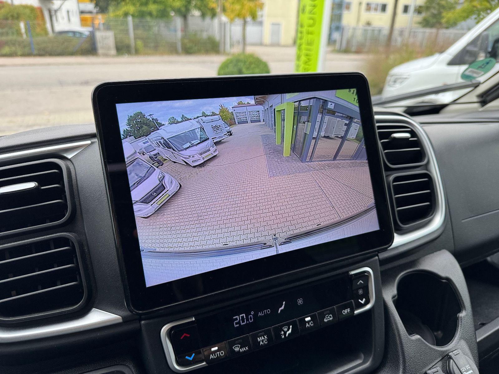 Fahrzeugabbildung Carado CV600 Pro (Aufstelldach, Navi, AHK, Kamera)