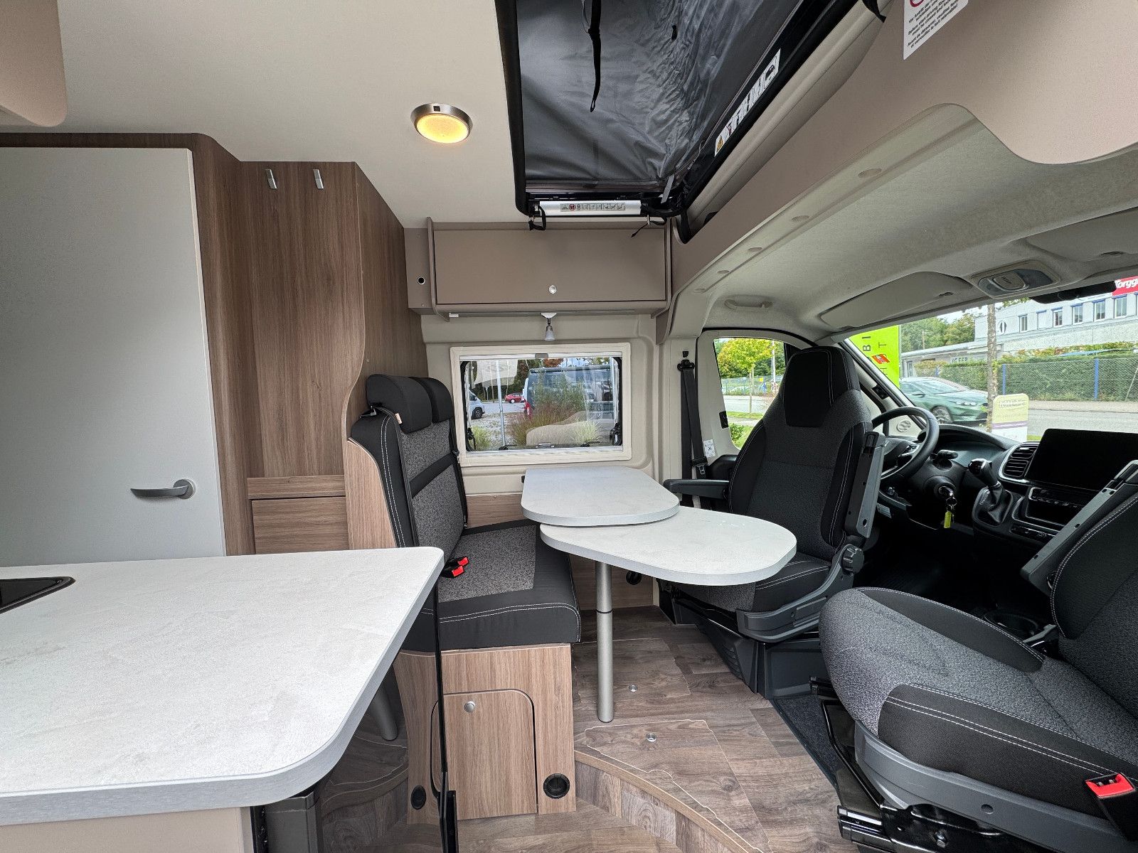 Fahrzeugabbildung Carado CV600 Pro (Aufstelldach, Navi, AHK, Kamera)