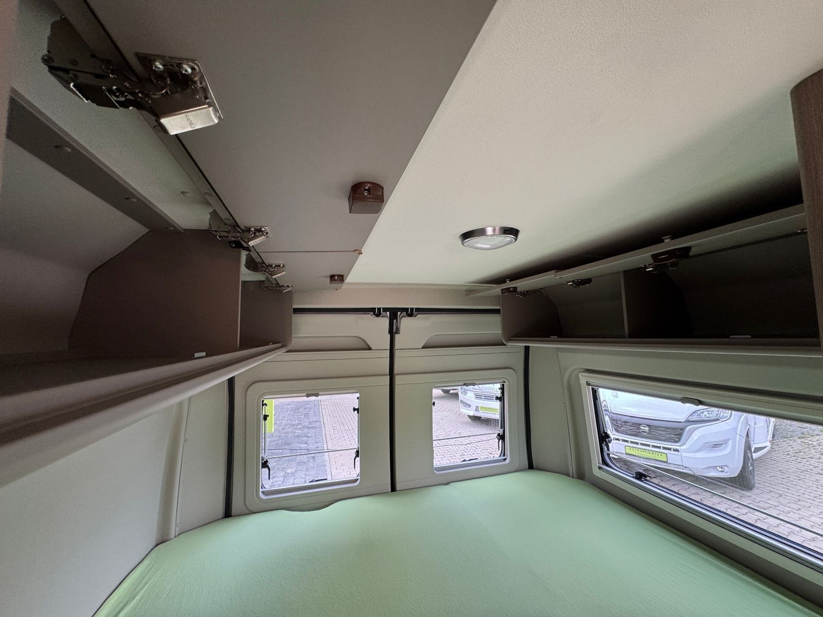 Fahrzeugabbildung Carado CV600 Pro (Aufstelldach, Navi, AHK, Kamera)