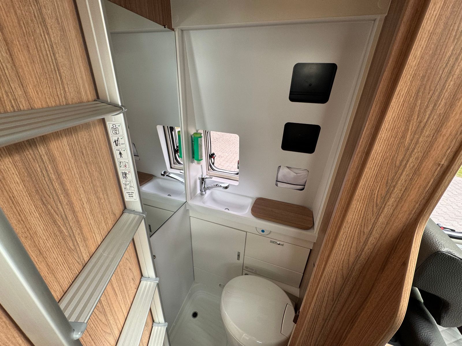 Fahrzeugabbildung Weinsberg CaraBus 630 MEG [OUTLAW] (Motorradgarage)