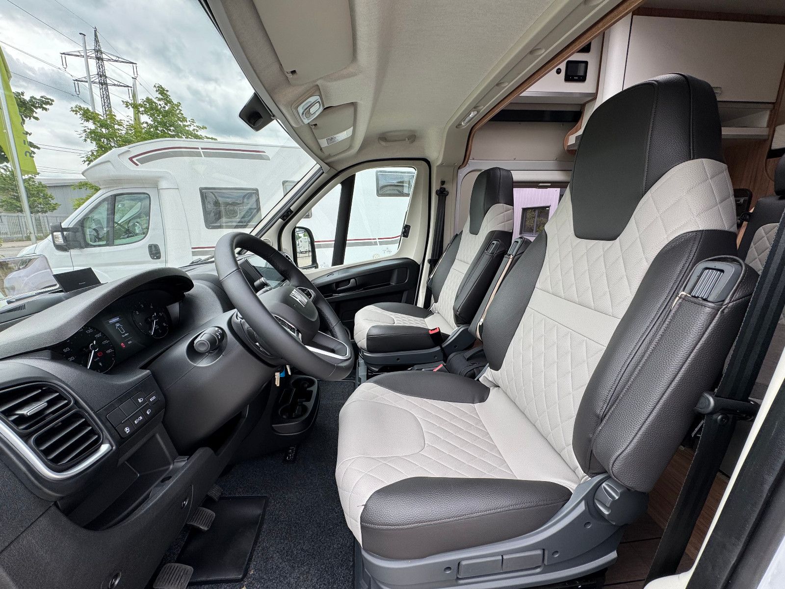 Fahrzeugabbildung Weinsberg CaraBus 630 MEG [OUTLAW] (Motorradgarage)