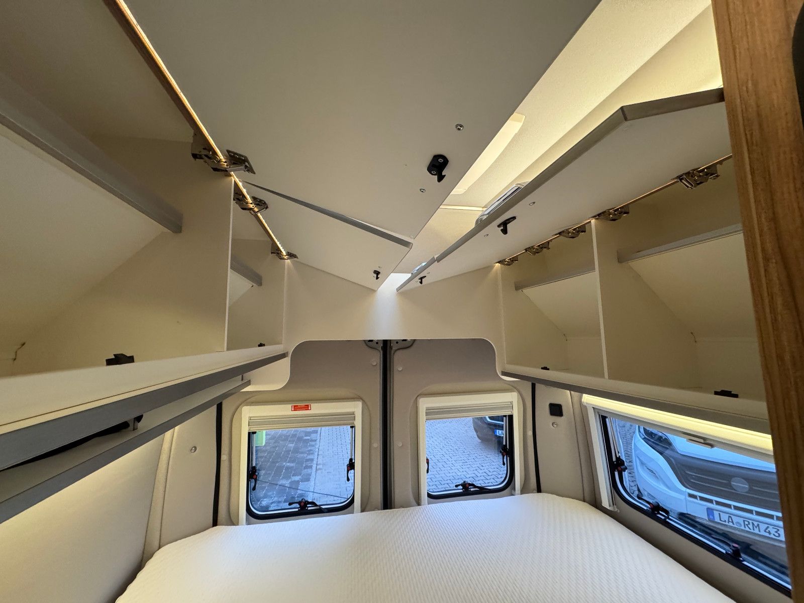 Fahrzeugabbildung Weinsberg CaraBus 600 EDITION [Fire] 600 MQH (AHK, Navi)