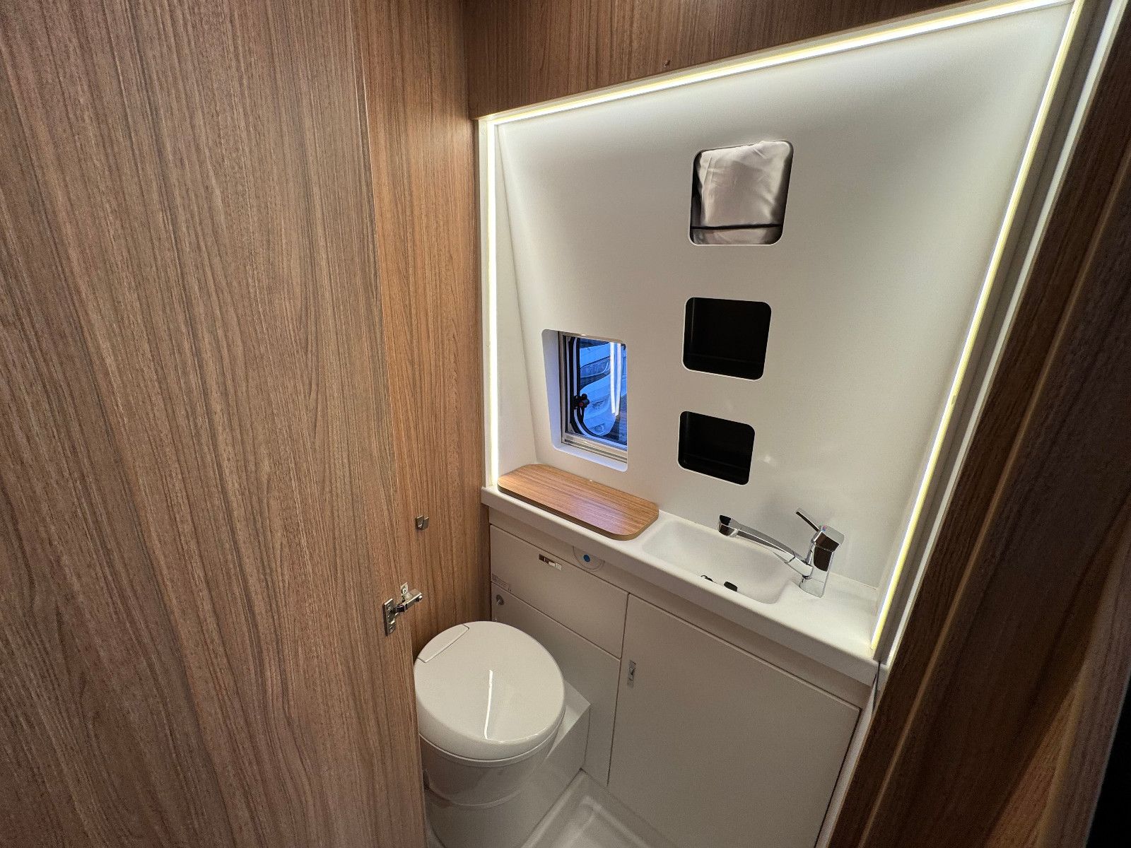 Fahrzeugabbildung Weinsberg CaraBus 600 EDITION [Fire] 600 MQH (AHK, Navi)