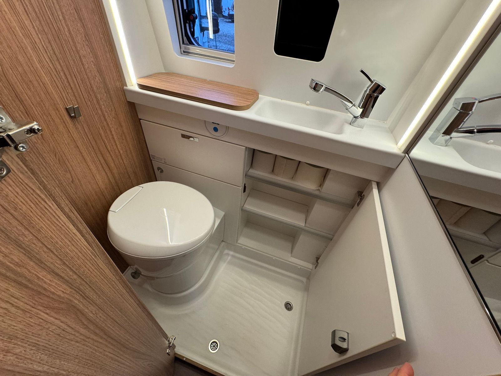 Fahrzeugabbildung Weinsberg CaraBus 600 EDITION [Fire] 600 MQH (AHK, Navi)