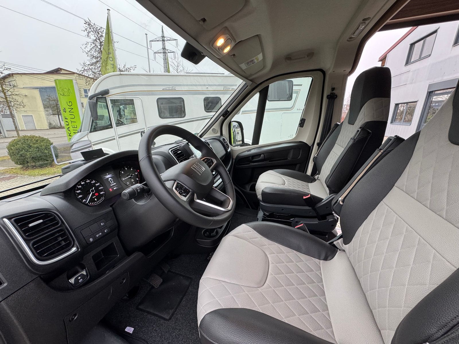 Fahrzeugabbildung Weinsberg CaraBus 600 EDITION [Fire] 600 MQH (AHK, Navi)