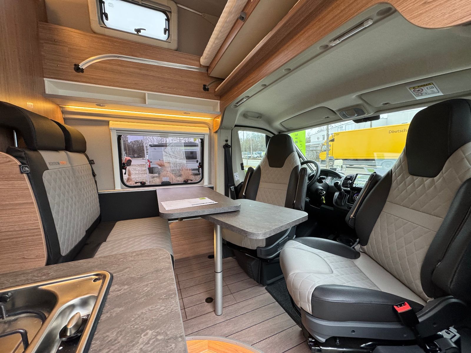 Fahrzeugabbildung Weinsberg CaraBus 600 EDITION [Fire] 600 MQH (AHK, Navi)