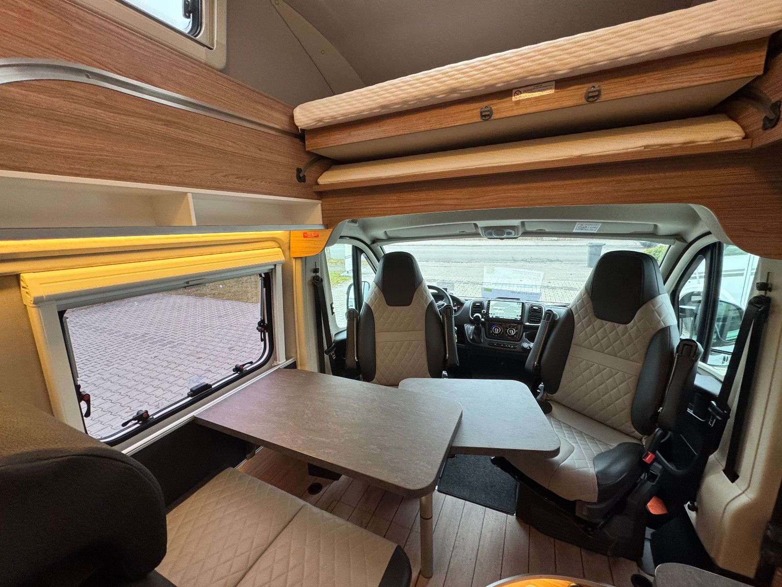 Fahrzeugabbildung Weinsberg CaraBus 600 EDITION [Fire] 600 MQH (AHK, Navi)