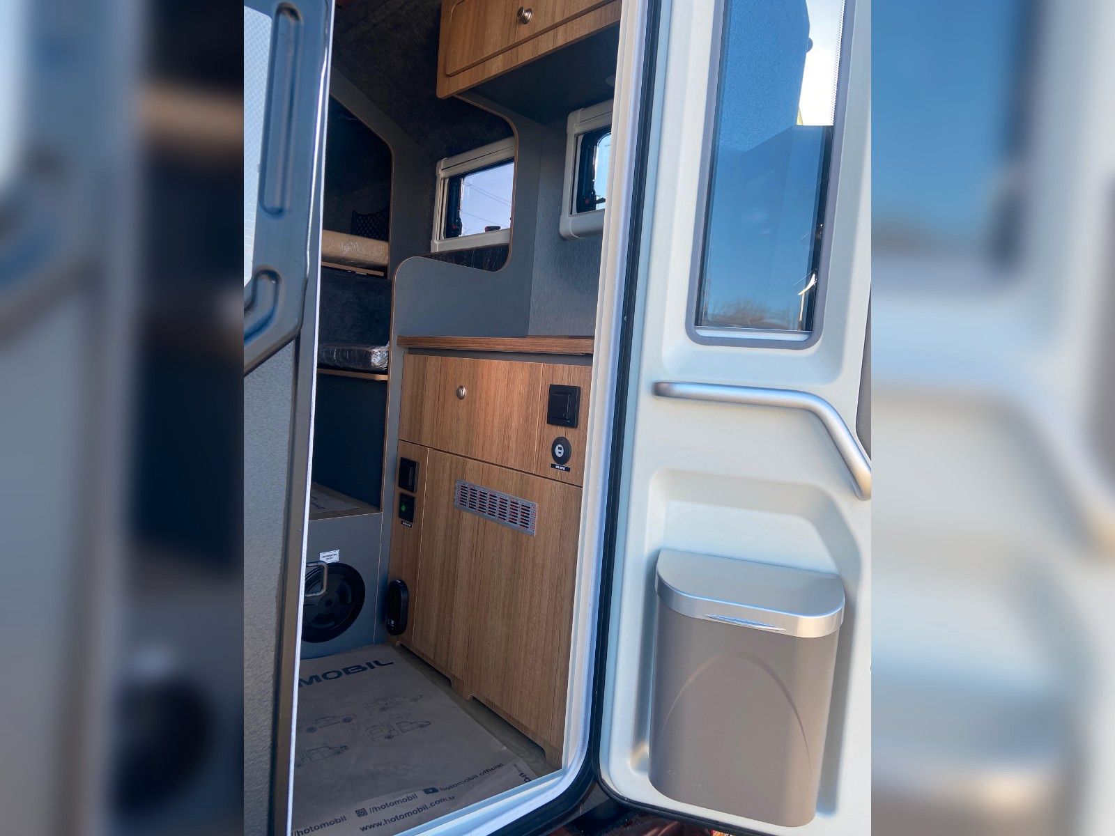Fahrzeugabbildung Andere Hotomobil Gladiator EU S Premium Dachzelt+Dusche