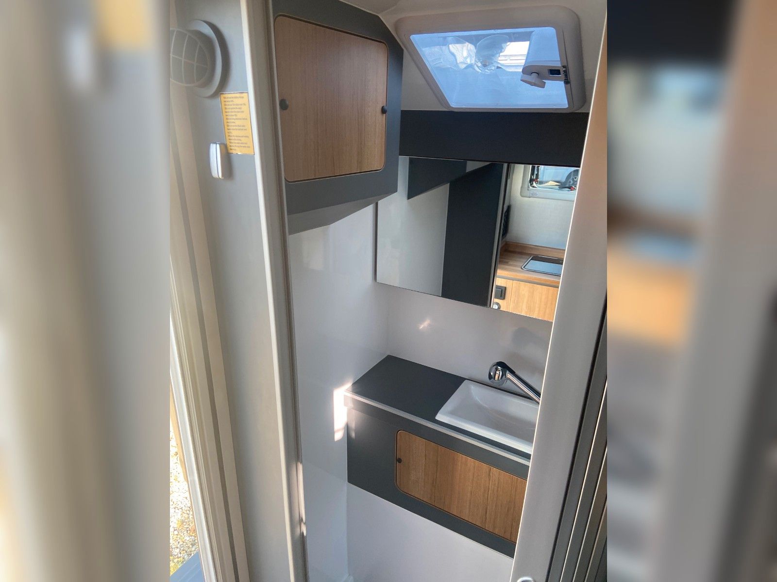 Fahrzeugabbildung Andere Hotomobil Gladiator EU S Premium Dachzelt+Dusche